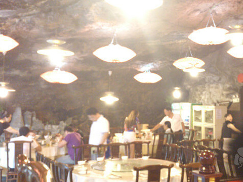 三游洞原始洞穴餐厅旅游景点图片