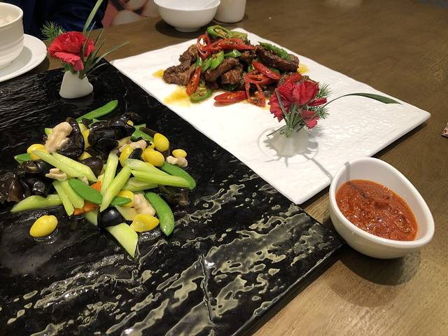 长城假日美食一刻钟餐厅