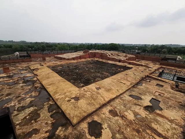 湖北潜江章华台古遗址