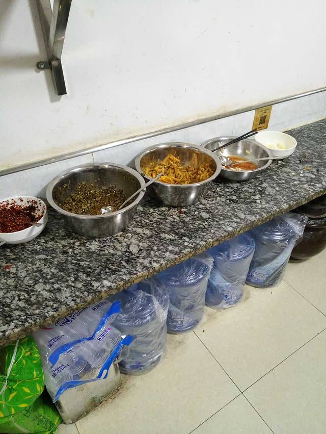 李易面馆(树木岭店)