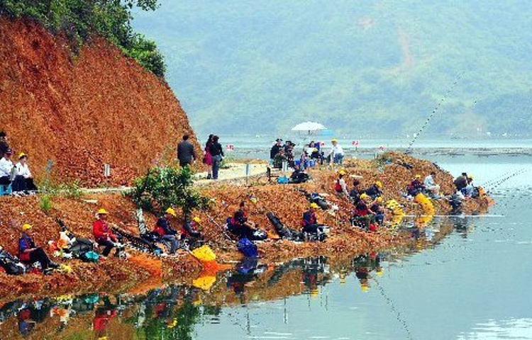 中国万峰湖垂钓泉园