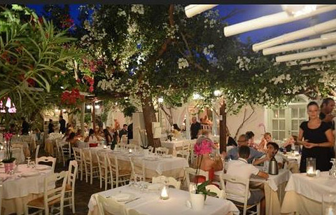 Avra Restaurant - Garden