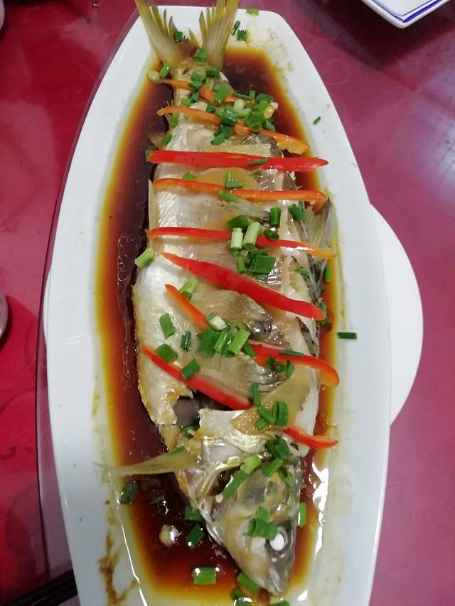 依山傍水全鱼馆