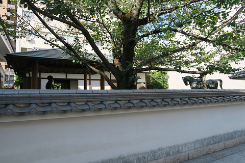 Statue of Akiyama Brothers'的图片