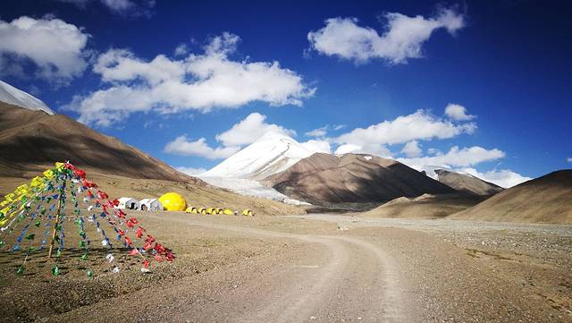 玉珠峰登山大本营