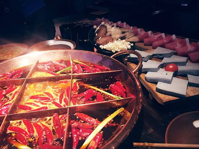 辣伍鲜毛肚老火锅(元一店)