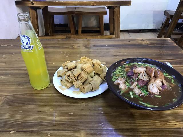 老六门框百年卤煮(六爷传承私房老店)