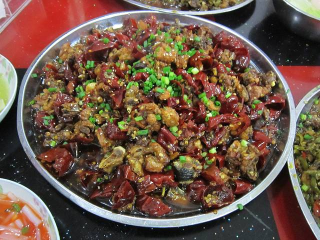 华仔特色酒家(滨河路二段店)