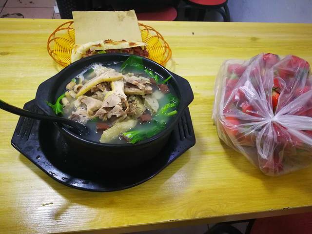 海边顶尖老鸭粉丝汤(汶上路店)