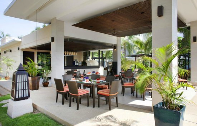 Salas Pool Restaurant