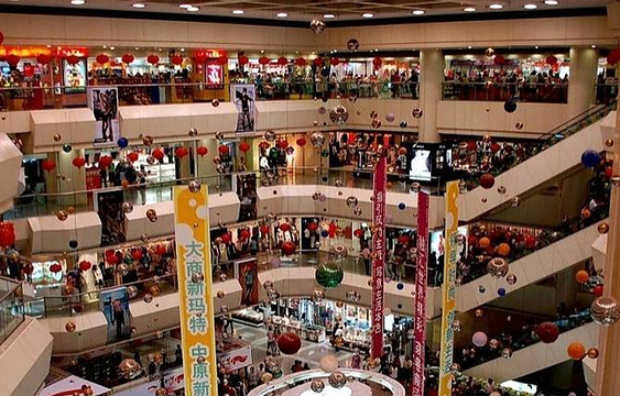 百盛购物中心(中央大街店)旅游景点图片