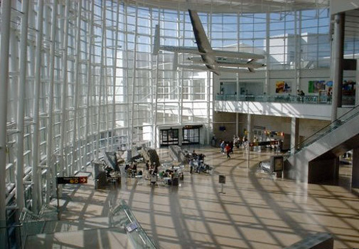塔克马国际机场旅游景点图片