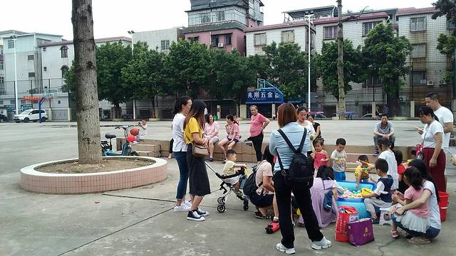 东沙街南漖文体广场