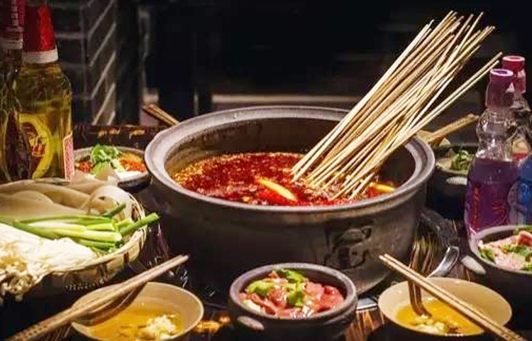 何王氏串串香火锅(两路口总店)