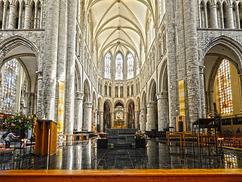 圣米歇尔及圣古都勒大教堂旅游景点图片