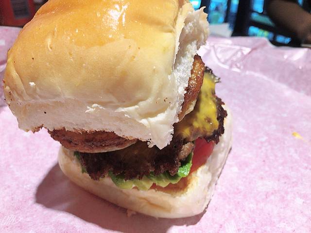 CHARLIE'S粉红汉堡(常熟路店)