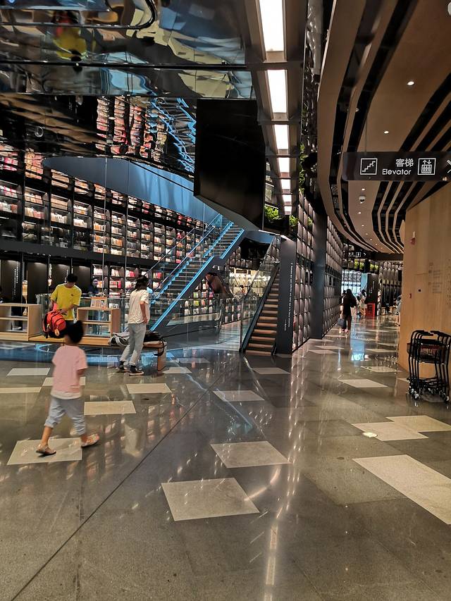 万邦书店(蓝海风店)