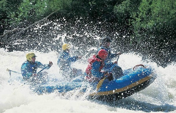 上堡大峡谷漂流