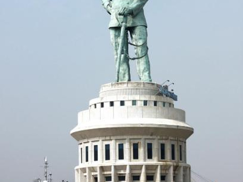 Jalesveva Jayamahe Monument旅游景点图片