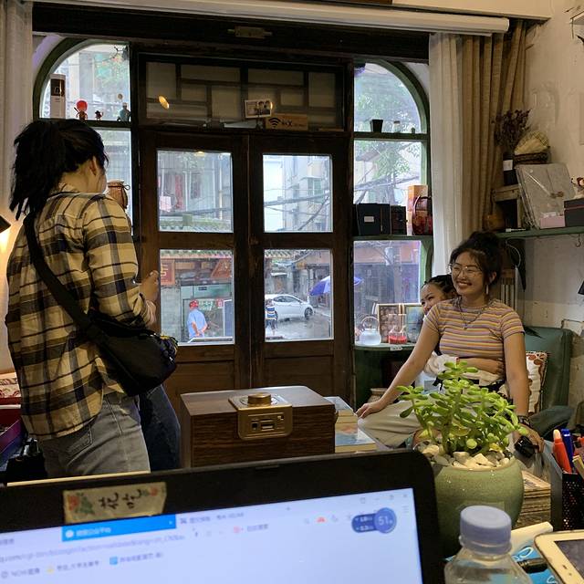 小屋里(独立书店)