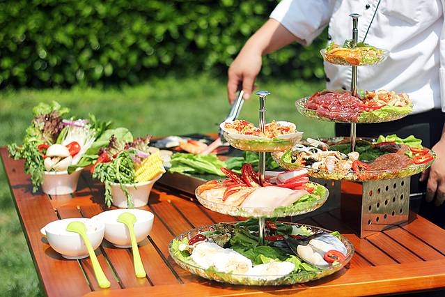 晴川假日酒店·户外江畔自助餐