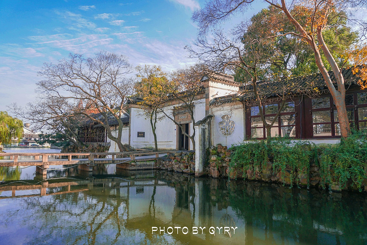 沧浪亭,是一处始建于北宋的中国汉族古典园林建筑,苏州现存诸园中历史