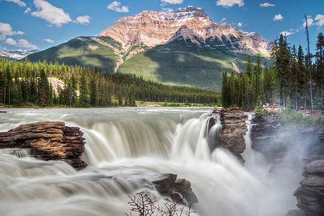 阿萨巴斯卡瀑布