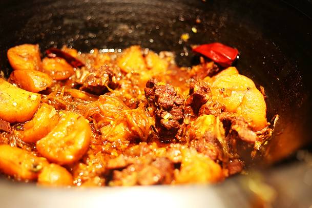 山河屯铁锅炖(民安店)