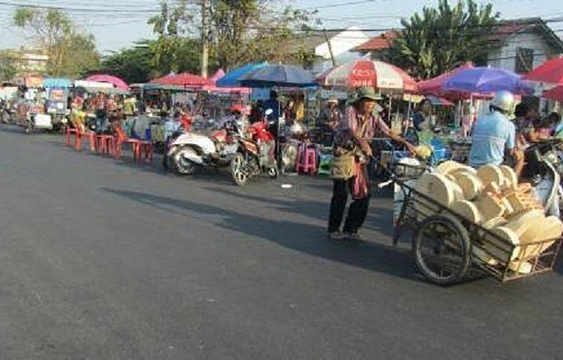 Chao Phrom Market旅游景点图片