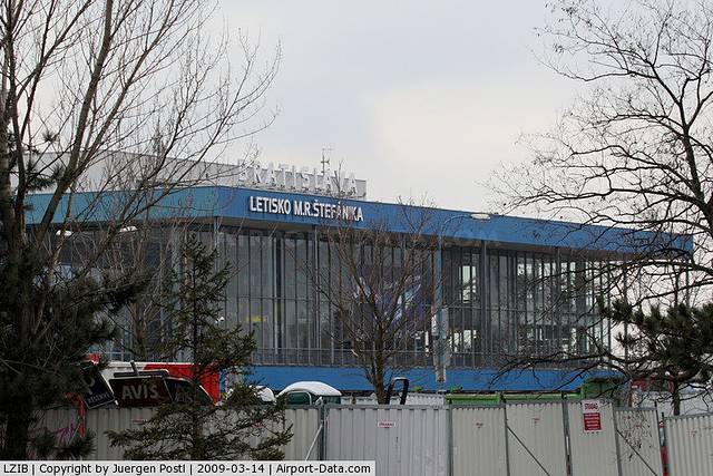 布拉迪斯拉发机场