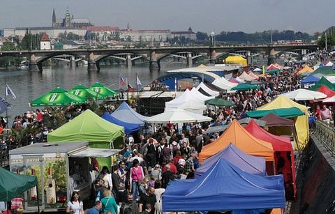 Naplavka农夫市场的图片