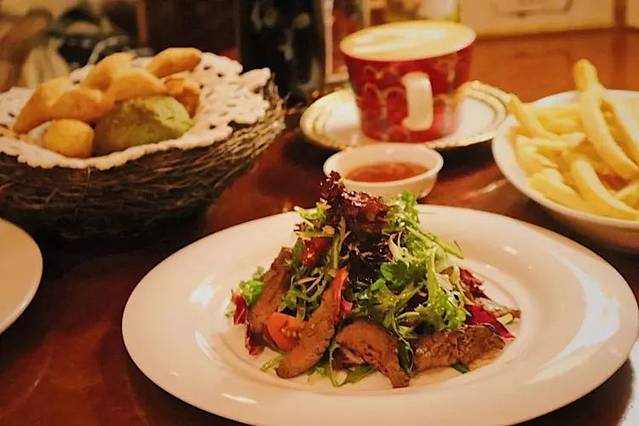 卓别林艺术餐厅酒吧