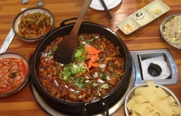 火辣辣肥肠(军民路总店)