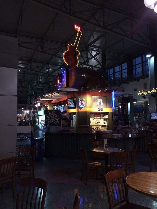 奥斯汀-伯格斯特国际机场