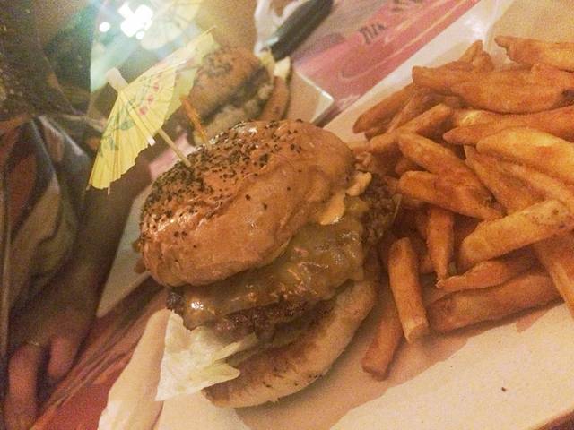 Cheeseburger Beachwalk