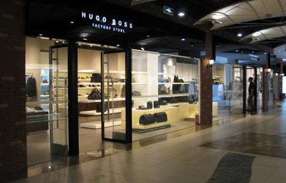 HUGO BOSS(恒隆广场店)旅游景点图片