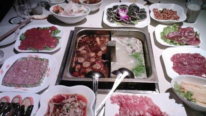 海底捞火锅(三盛国际店)