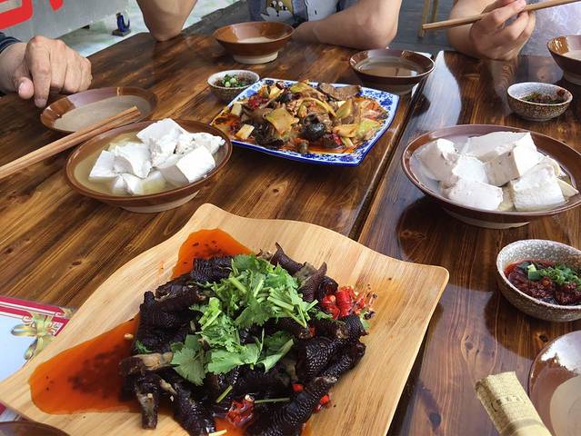 老格篼土菜馆·川菜(峨眉山店)