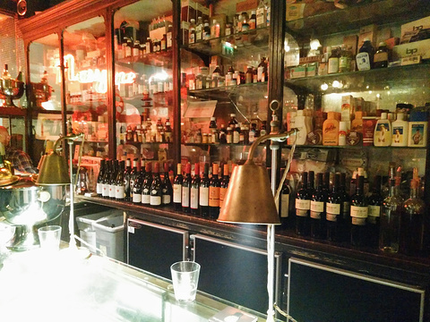 Arthur Mayne's Wine Bar