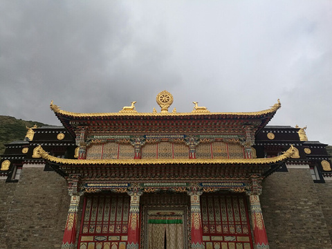 果洛白玉寺的图片