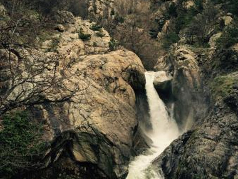 Suchurum Waterfall旅游景点图片