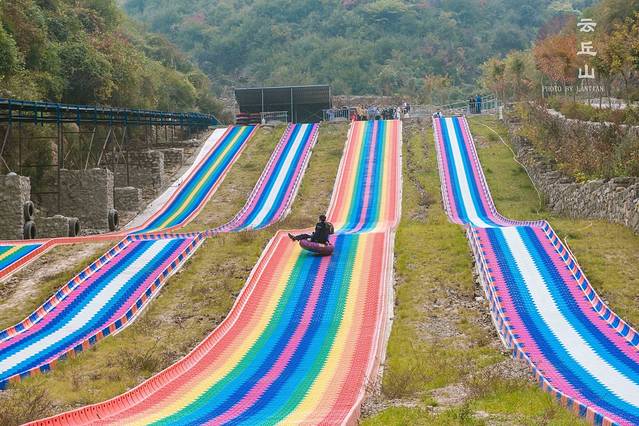 云丘山旱地滑雪