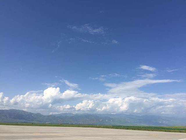 新源那拉提机场