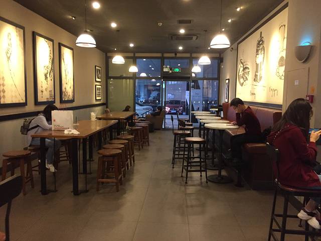 星巴克(杭州萧山银隆百货店)