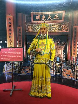 华蓥山中外名人蜡像馆的图片