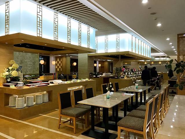 东泉假日温泉酒店悦荷轩餐厅