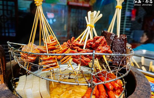 绳金塔美食街(前进路店)