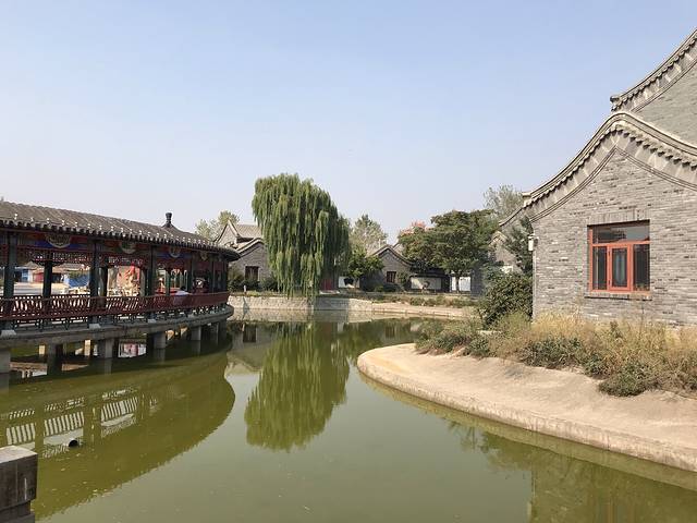 微山湖红荷水镇