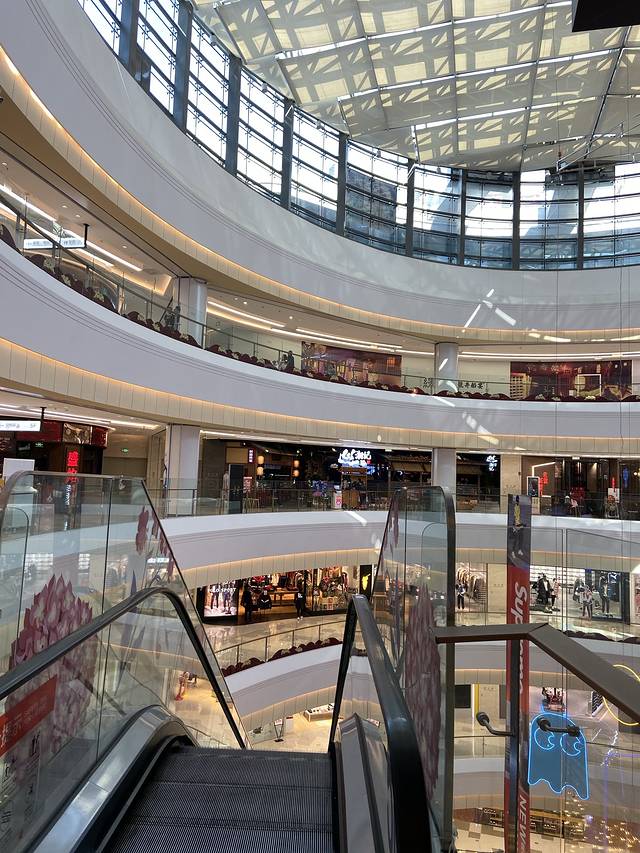 王府井购物中心(洪城路店)