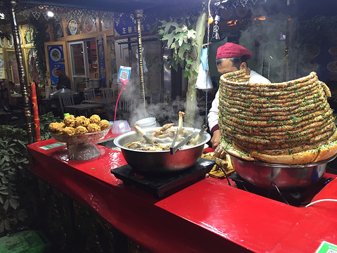 喀什老城夜市美食广场